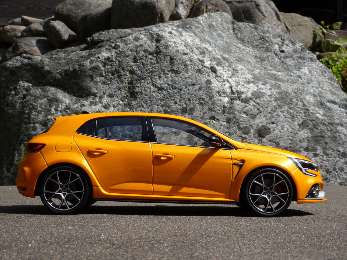 Megane R.S. Trophy  