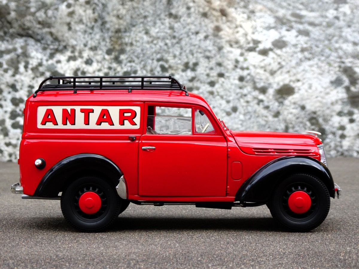 Renault Juva 4  