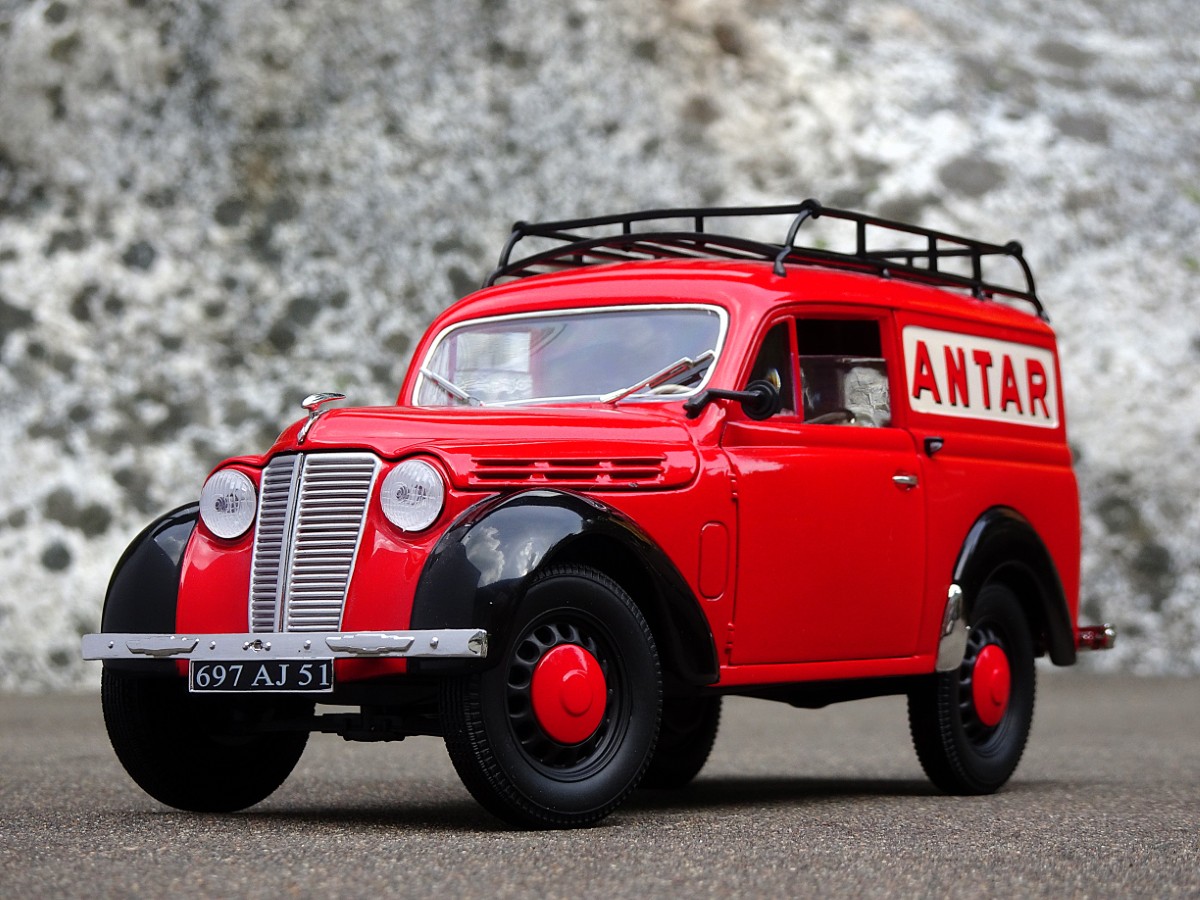 Renault Juva 4  