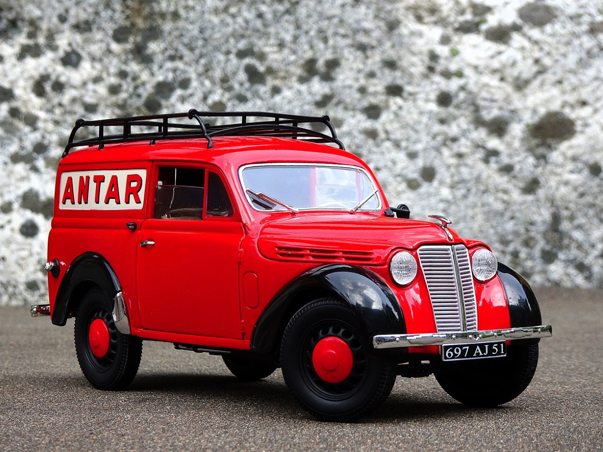 Renault Juva 4  
